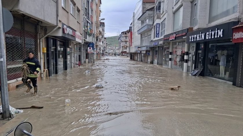 Türkiyənin Samsun vilayətində daşqınların nəticələri aradan qaldırılır