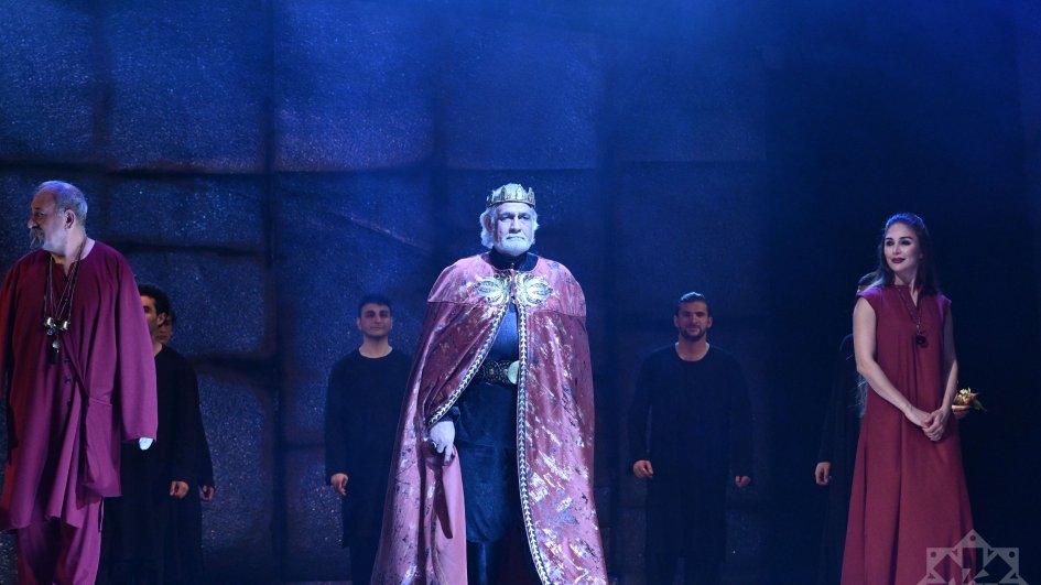 Yubiley töhfəsi: Milli Dram Teatrında “Kral Lir”in premyerası