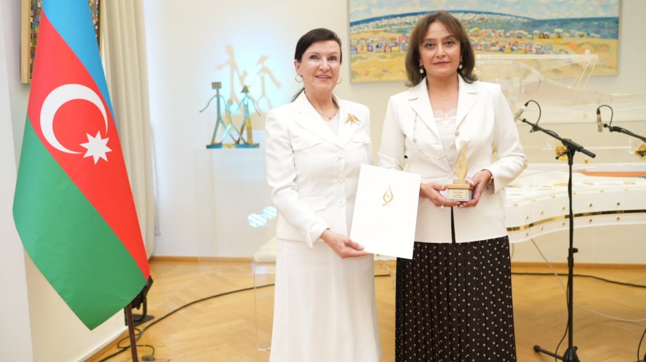 Vyanada Azərbaycan Mədəniyyət Mərkəzinin rəhbəri “Sülh naminə alov” mükafatı ilə təltif edilib