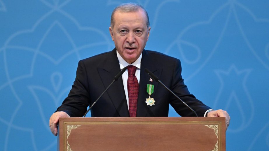 Türkiyə Prezidenti Xoca Əhməd Yəsəvi ordeninin ilk laureatı olub
