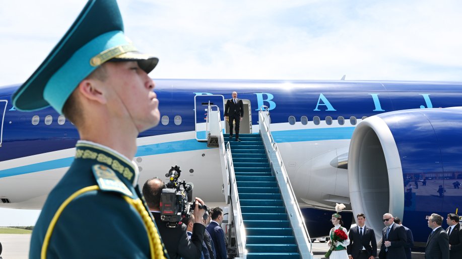 Prezident İlham Əliyev Qazaxıstana işgüzar səfərə gəlib