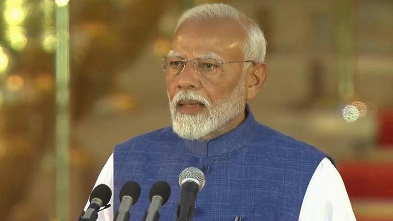 Hindistan Başbakanı Modi 5 ülkeyi kapsayan resmi ziyaret turuna başladı