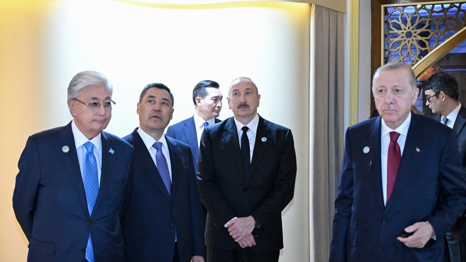 Prezident İlham Əliyev və TDT-nin qeyri-rəsmi Zirvə görüşünün digər iştirakçıları Türküstanda bir sıra mədəni məkanlarla tanış olublar (FOTO) (YENİLƏNİB)