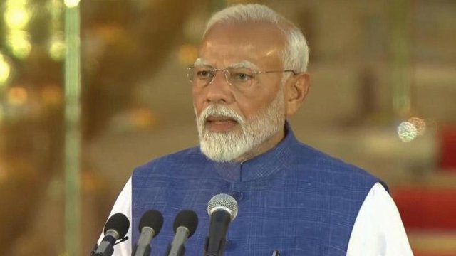 Hindistan Başbakanı Modi 5 ülkeyi kapsayan resmi ziyaret turuna başladı