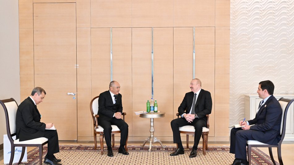 Prezident İlham Əliyev Türkmənistanın Arkadağ şəhərinin Tikinti üzrə Dövlət Komitəsinin sədrini qəbul edib