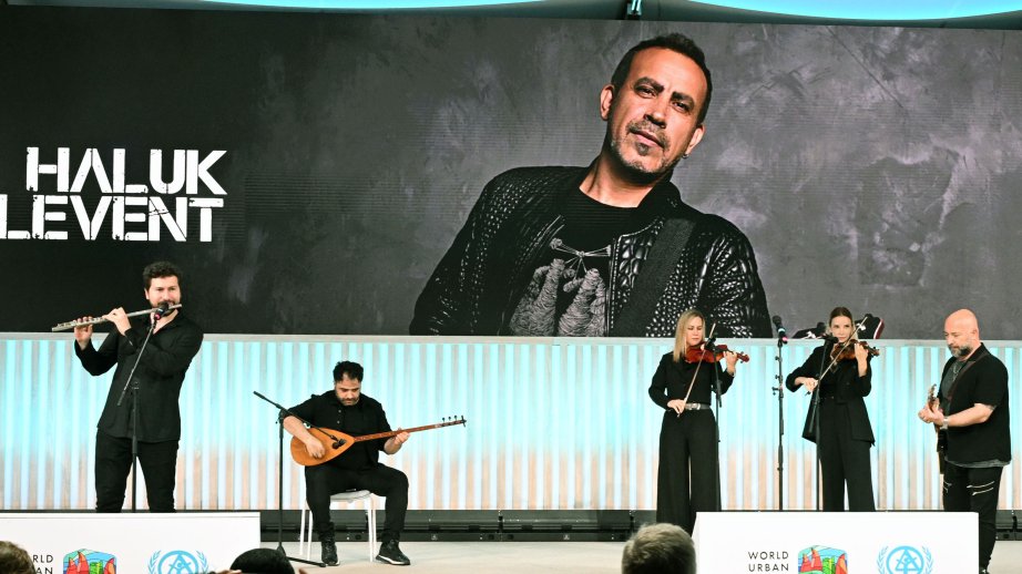 Türkiyəli müğənni Haluk Levent WUF13-də konsert proqramı ilə çıxış edib