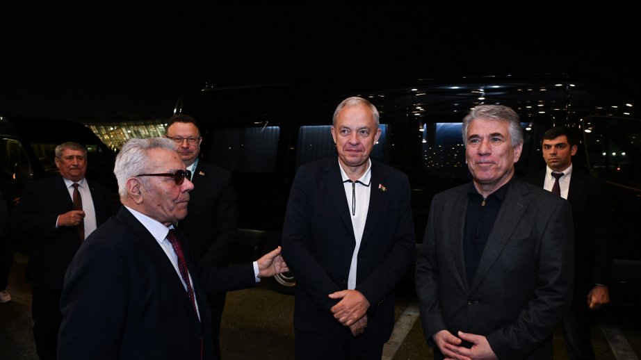 Chairman of House of Representatives of Belarusian Parliament arrives in Azerbaijan