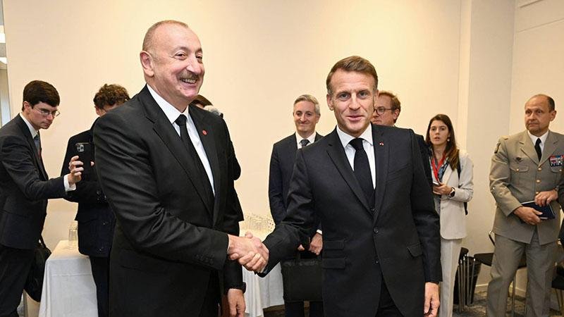 Macron ve Aliyev telefonda görüştü