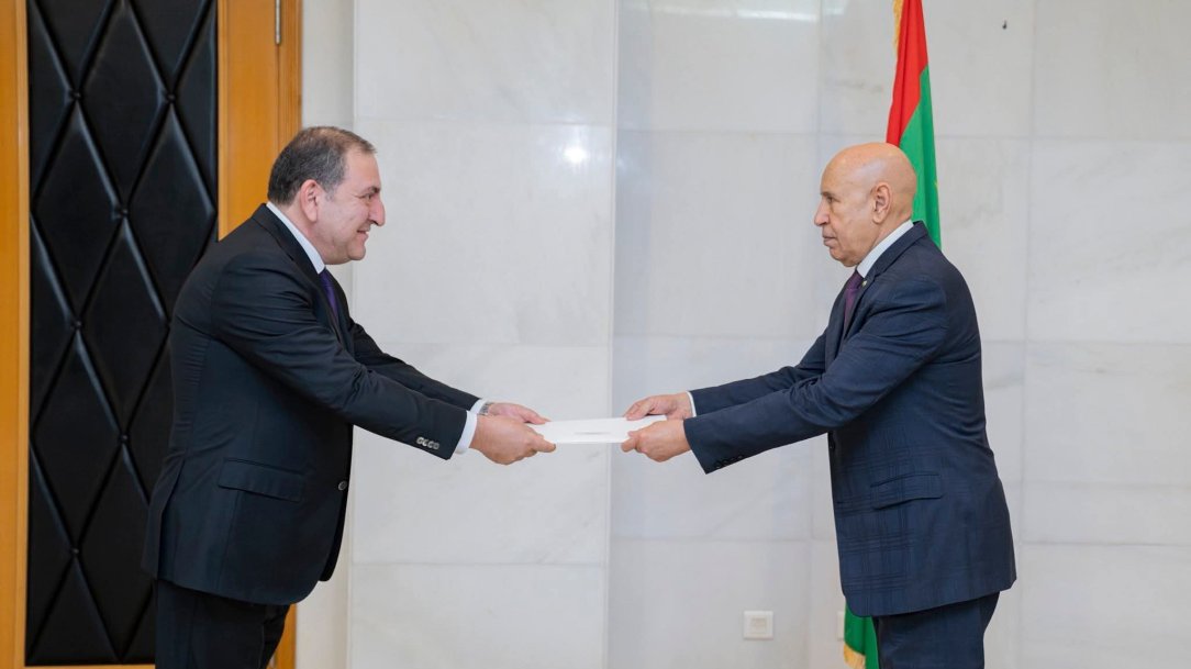 Azerbaijani Ambassador presents his credentials to Mauritanian President