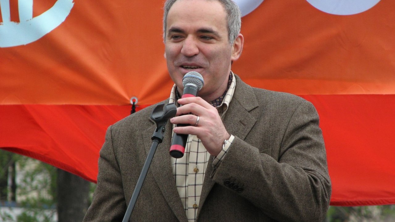 Kasparov beynəlxalq axtarışa verilib