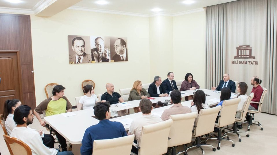“Ölünün diriləri ziyarəti” Dram Teatrının səhnəsində