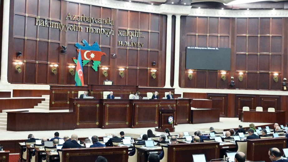 Gender bərabərliyinin təmin olunmasına nəzarət edən orqanın illik məlumatı təsdiqlənib