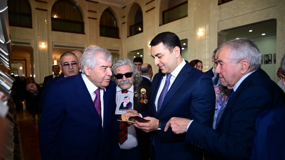 Xalq şairi Sabir Rüstəmxanlının 80 illik yubileyi qeyd olunub