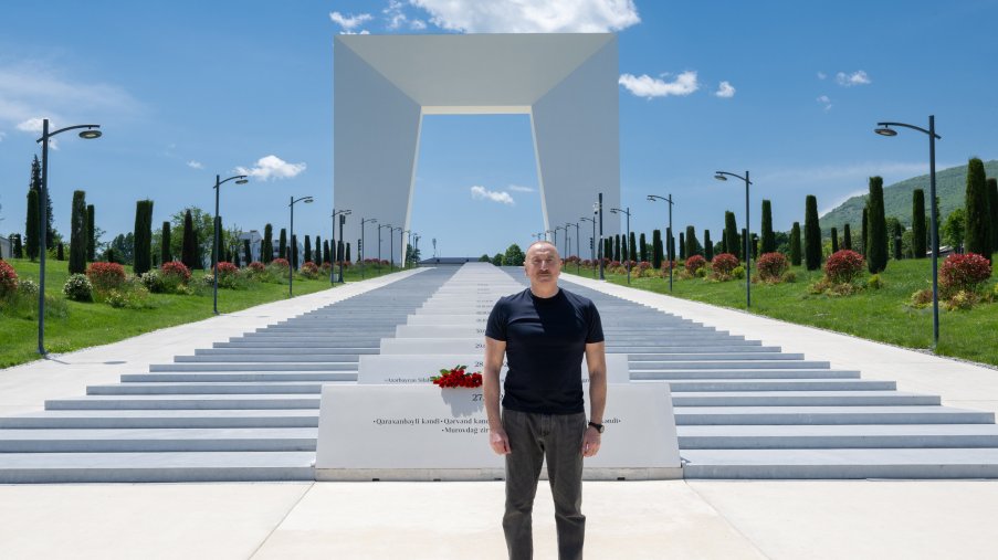 President Ilham Aliyev lays flowers in front of Victory Arch in Khankendi city