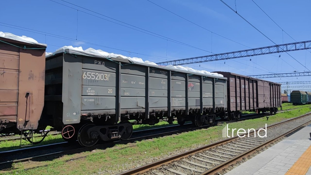 Azerbaijan transits another batch of Russian urea and flour to Armenia