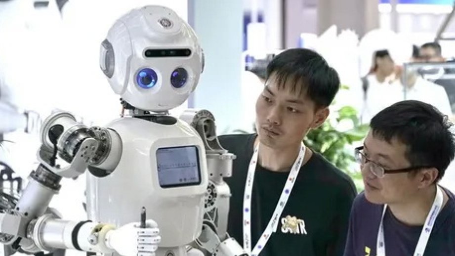 Humanoid robots move onto fast track