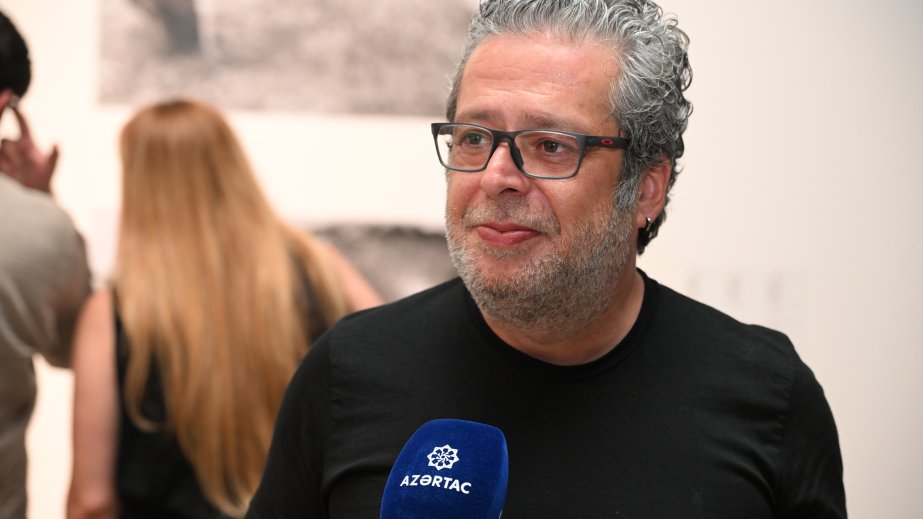 Fırat Arapoğlu: “Proqramlaşdırılmış izlər” sərgisində texnologiyanın yaratdığı yeni reallıq təqdim olunur
