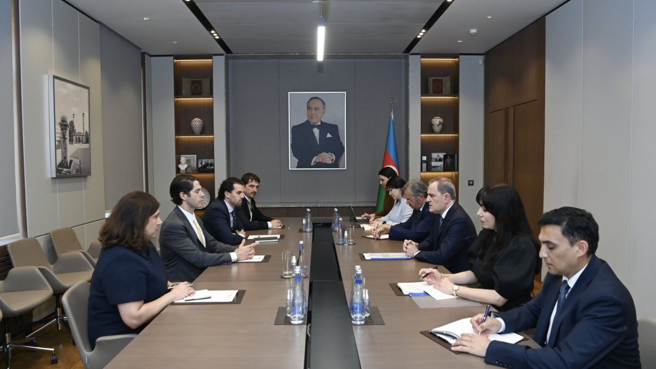 Ceyhun Bayramov DFC rəhbəri ilə əməkdaşlıq perspektivlərini müzakirə edib