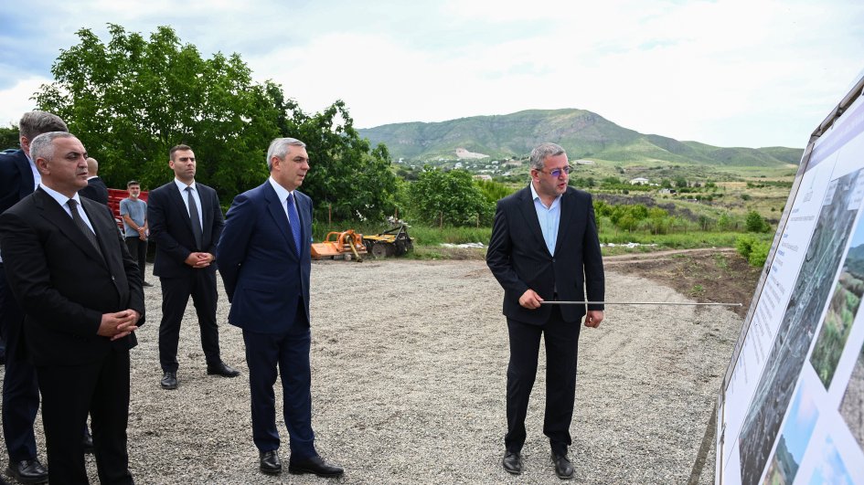 Əlaqələndirmə Qərargahının iclasının iştirakçıları Xocalıda salınmış intensiv meyvə bağları ilə tanış olublar