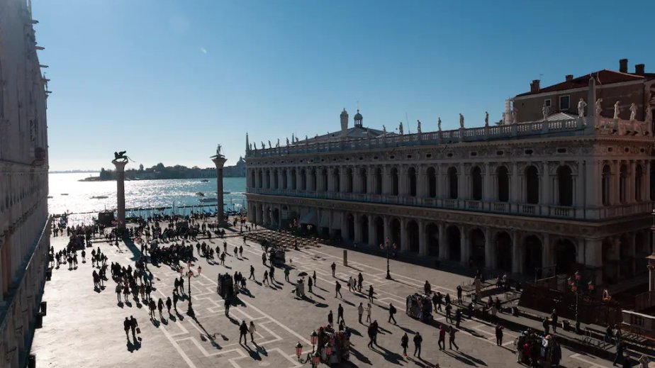 Venesiya şəhərinə bir günlük səfər edən turistlərdən 50 avro ödəniş tələb oluna bilər