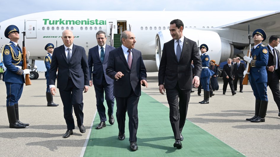 Türkmənistan Prezidenti Sərdar Berdiməhəmmədov Azərbaycana səfərə gəlib