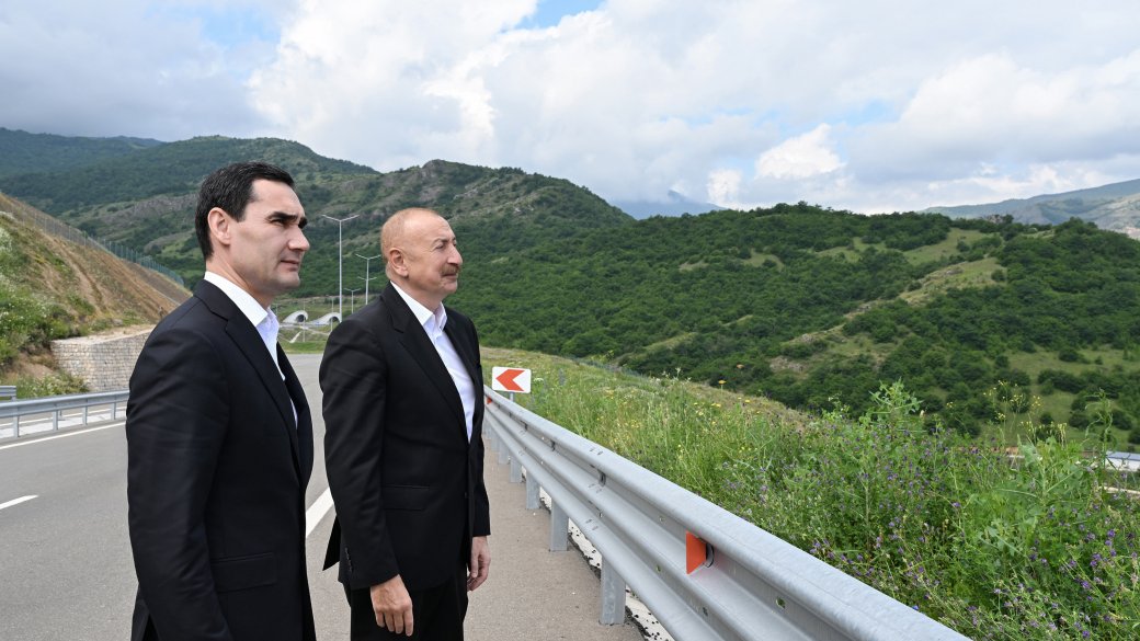 Presidents of Azerbaijan and Turkmenistan posed for photo against backdrop of Dashalti village in Shusha