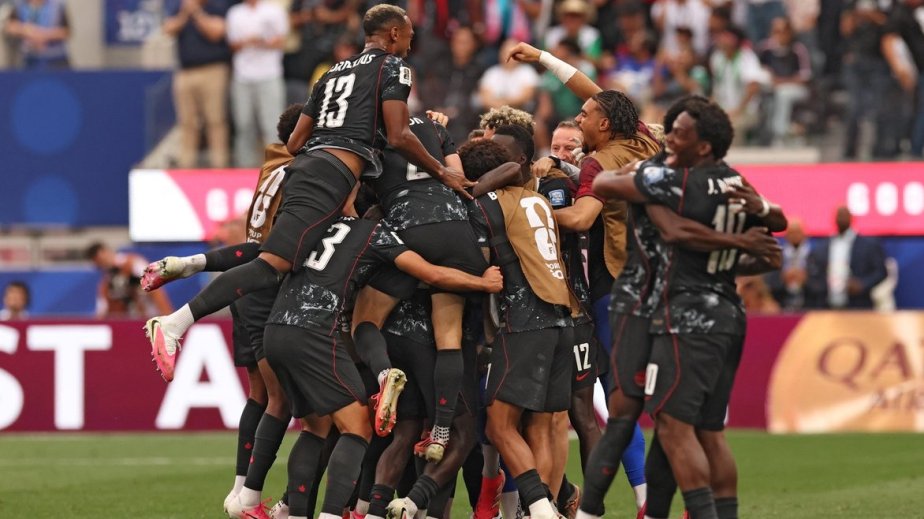 Canada advance to round of 16 with late goal against South Africa in World Cup