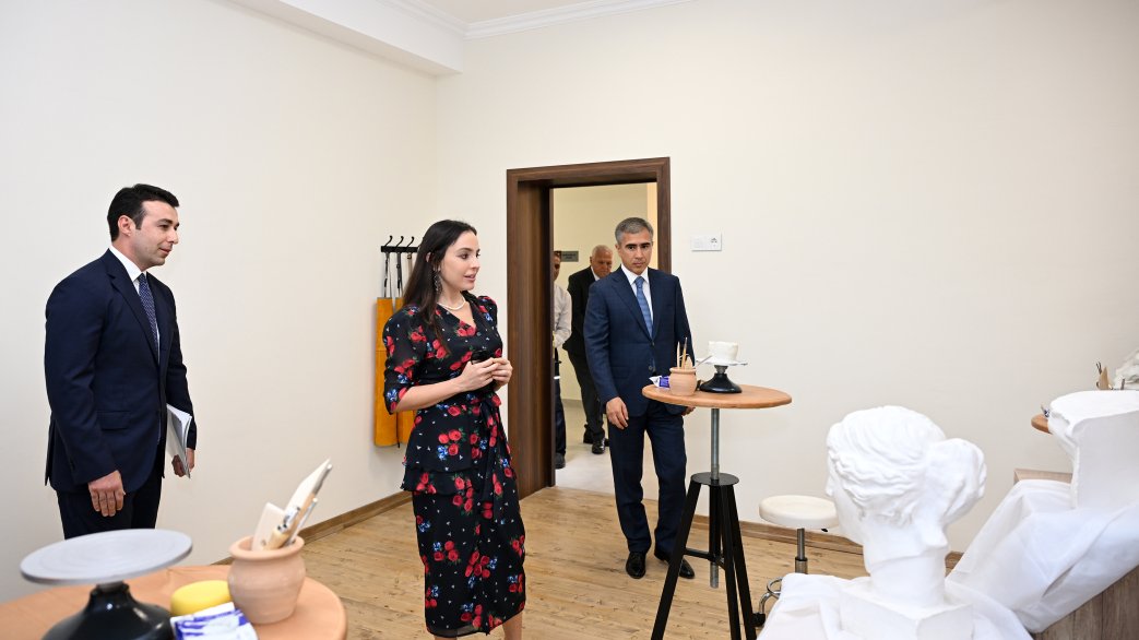 Heydər Əliyev Fondunun vitse-prezidenti Leyla Əliyeva Şəki Şəhər İncəsənət Məktəbində olub