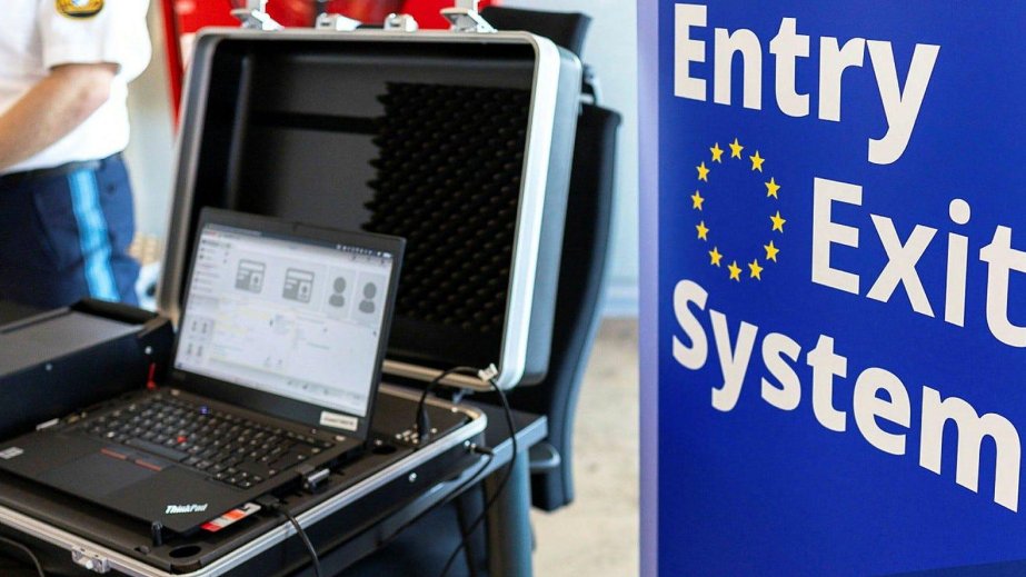 Europe's airlines seek suspension of new EU border checks amid summer travel chaos