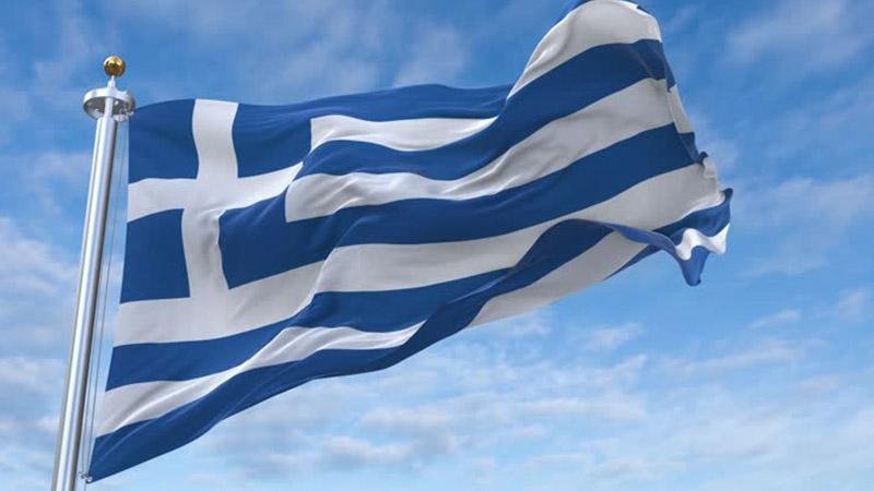 Yunanistan'da orman yangını fabrikalara sıçradı