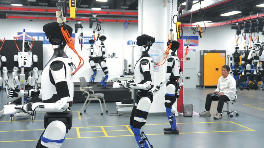 China's output of humanoid robot to exceed 100,000 this year: senior official