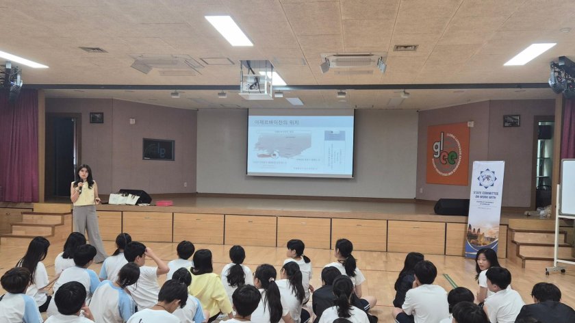 Korean schoolchildren learn about Azerbaijan