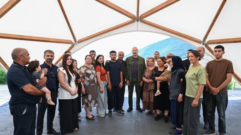 President Ilham Aliyev inspects restoration works in Shusha’s Kichik Galaderesi village and meets with returning residents