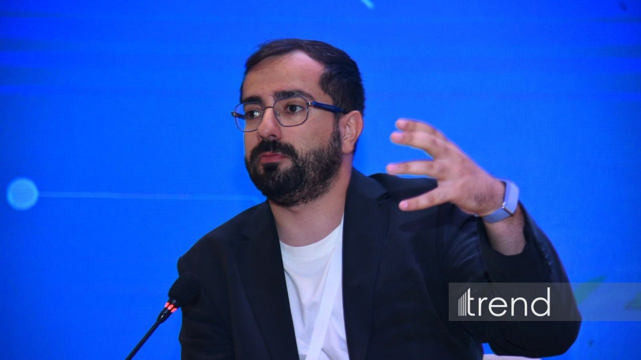Süni intellekt jurnalistikada insanın yaradıcı yanaşmasını əvəz etməyəcək - Fərid Pərdəşünas