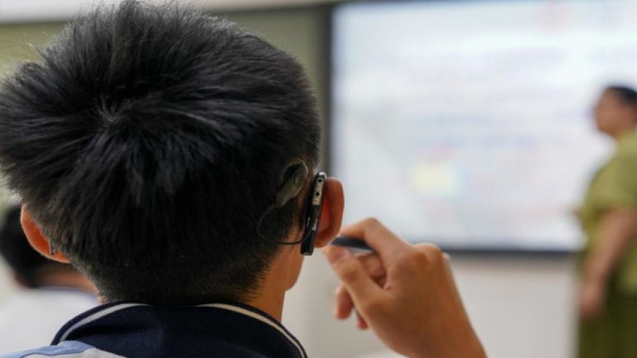 Chinese researchers develop device for hearing-impaired people to "understand" sound