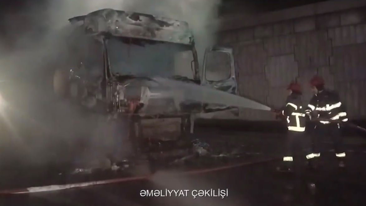 Bakı Avtovağzalı yaxınlığında yanacaq daşıyan yük maşını yandı (VİDEO)