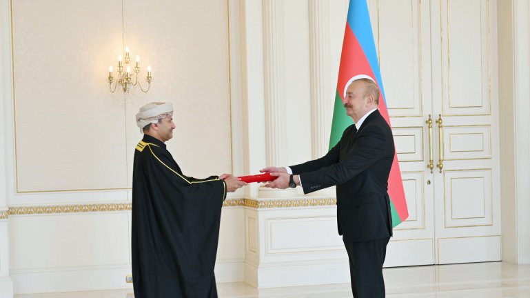 Prezident İlham Əliyev Omanın Azərbaycanda yeni təyin olunmuş səfirinin etimadnaməsini qəbul edib