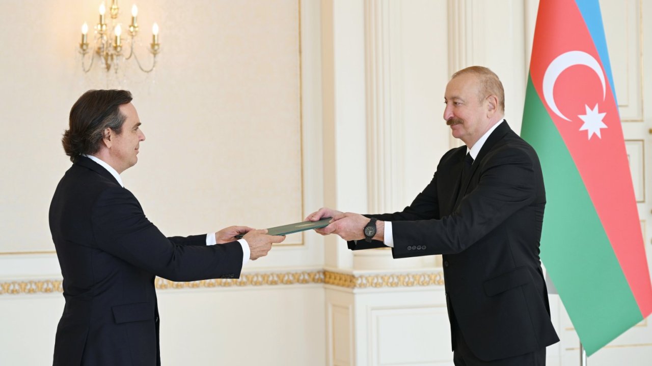 Prezident İlham Əliyev Braziliyanın Azərbaycanda yeni təyin olunmuş səfirinin etimadnaməsini qəbul edib