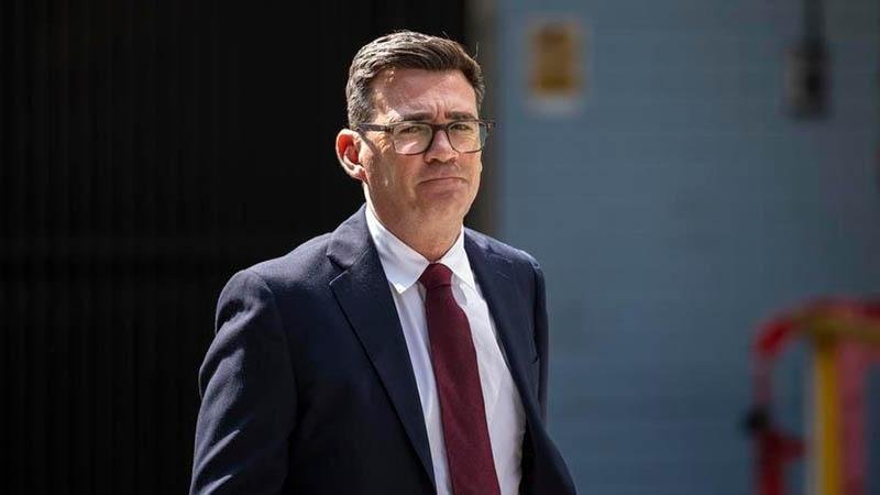 İngiltere'nin yeni Başbakanı Andy Burnham oldu