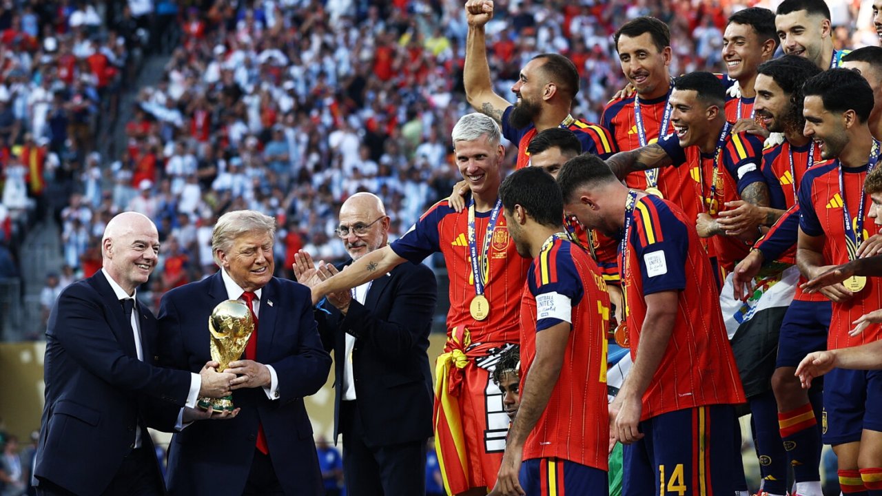 Tramp tarixin ən yaxşı dünya çempionatının keçirildiyini bildirib