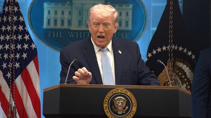 Trump: Husiler saldırılara devam ederse İran'ı sorumlu tutacağız