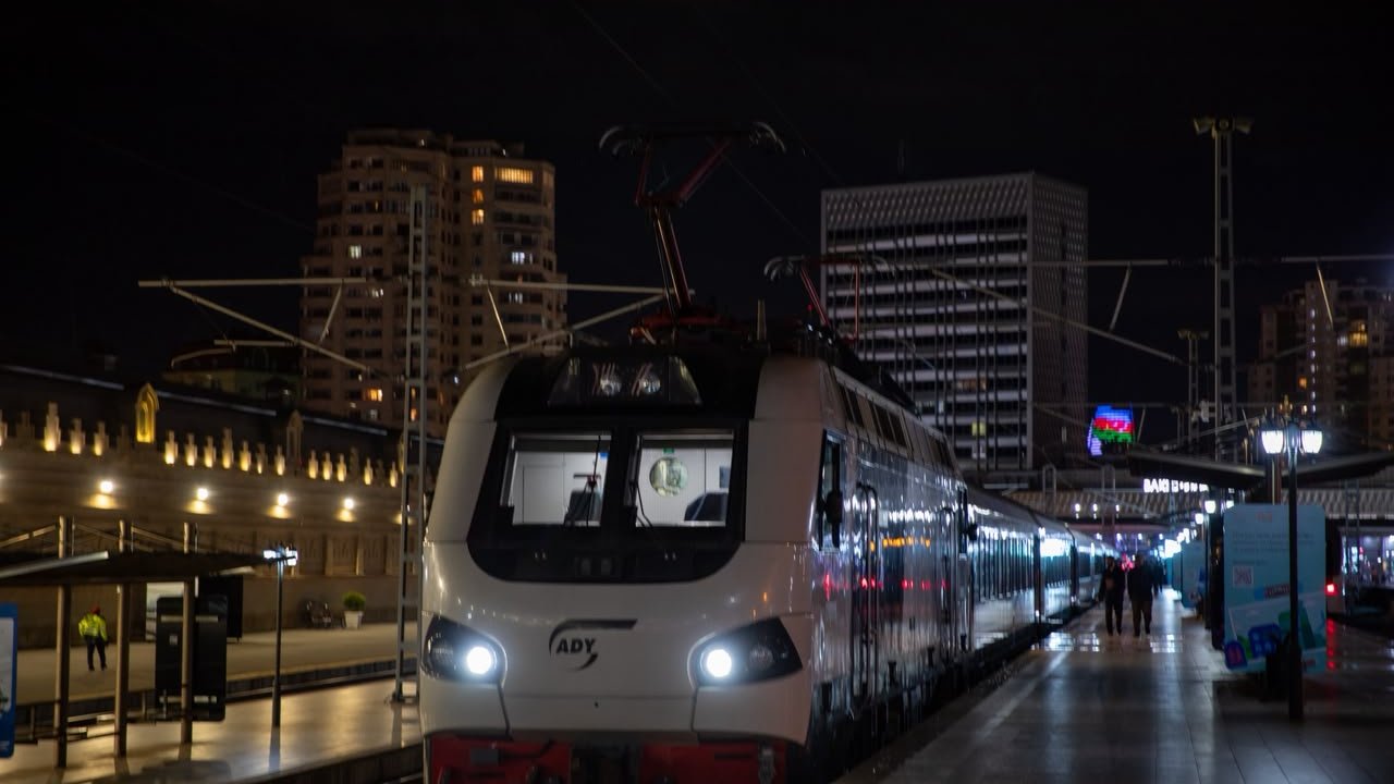 Bakı-Tbilisi-Bakı qatarlarında sərnişin yerlərinin sayı 120 faiz artırılıb