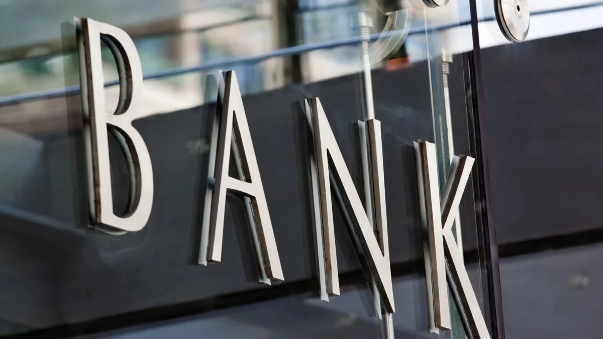Ləğv prosesində olan banklar üzrə instansiya məhkəmələrindəki işlərin sayı məlum olub