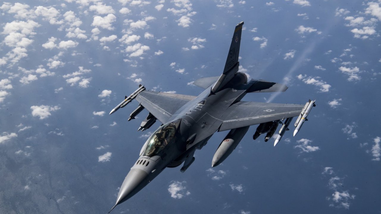 Rumıniyada F-16 pilotu naməlum PUA-nı zərərsizləşdirib