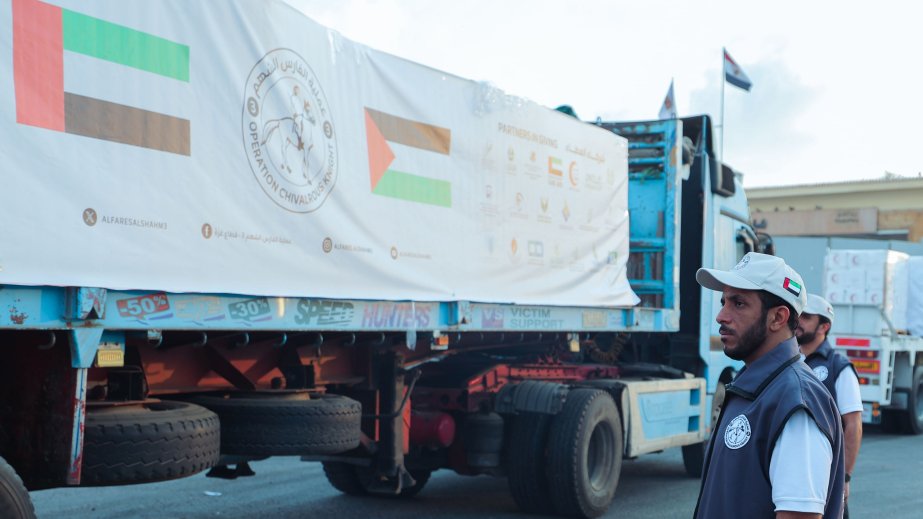 Five UAE aid convoys, carrying 938 tonnes of humanitarian assistance, enter Gaza Strip