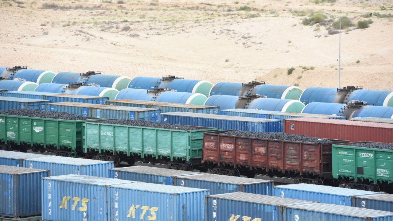 Qazaxıstanla Azərbaycanın ticarət və logistikada süni intellekt əsaslı həllərin tətbiqi üçün əhəmiyyətli potensialı var (ÖZƏL)