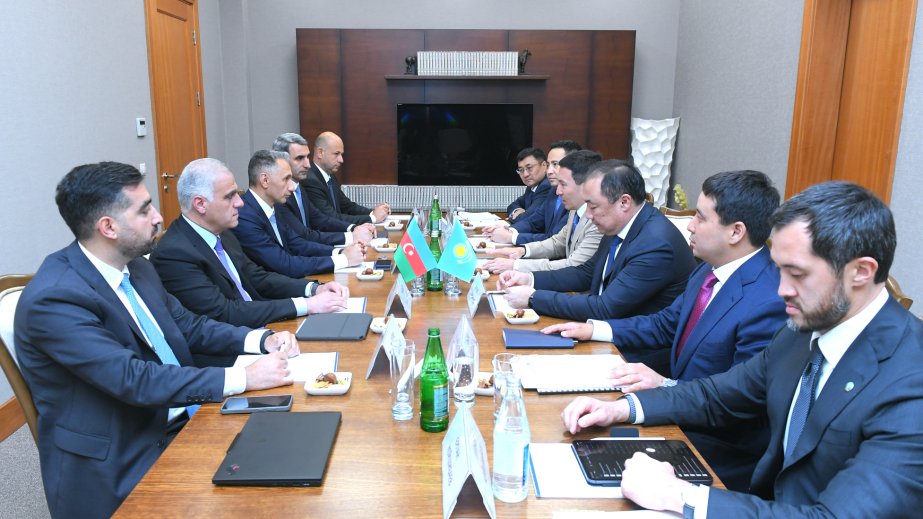 Azerbaijan, Kazakhstan assess expansion of cooperation on Middle Corridor