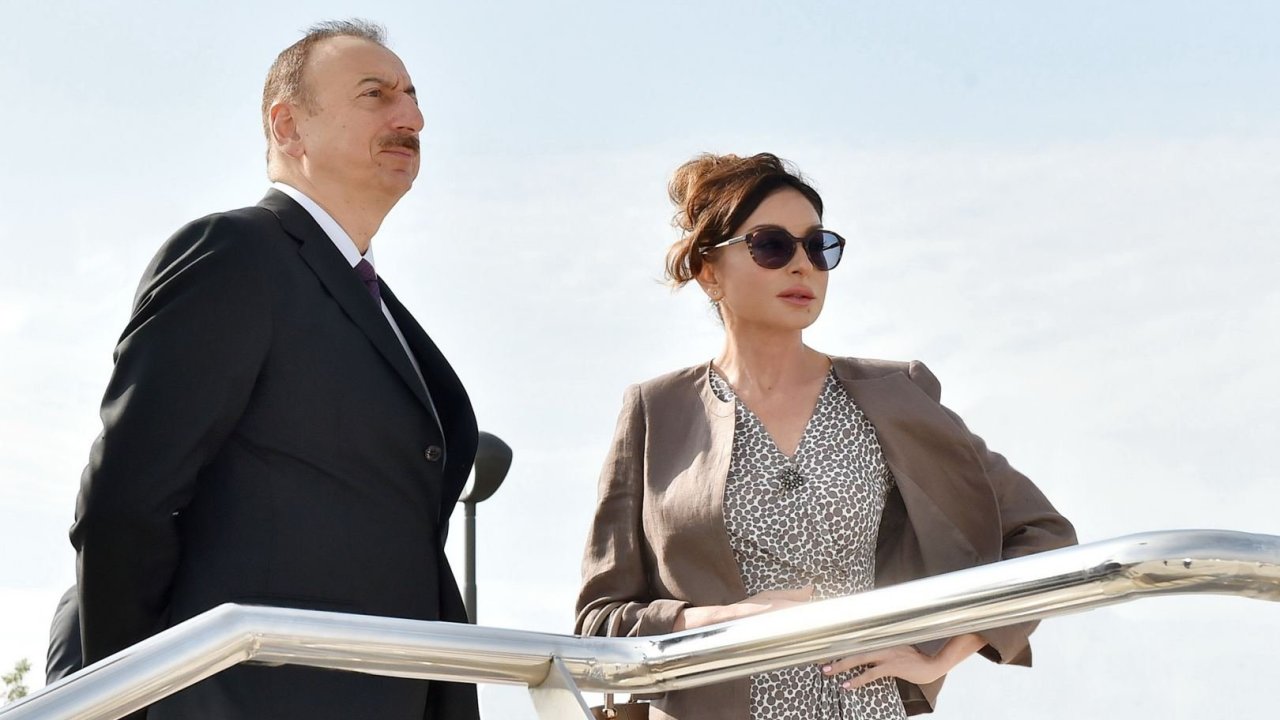 Prezident İlham Əliyev və Birinci xanım Mehriban Əliyeva İssık-Kul gölünün sahilində “Baku Resort & Spa” mehmanxanasının açılışında iştirak ediblər