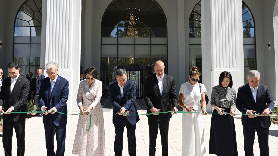 Prezident İlham Əliyev və Birinci xanım Mehriban Əliyeva İssık-Kul gölünün sahilində “Baku Resort & Spa” mehmanxanasının açılışında iştirak ediblər (YENİLƏNİB)