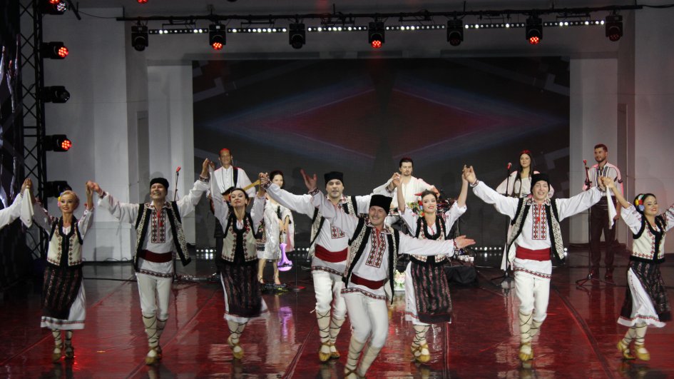Qəbələ səhnəsində Moldovadan gələn kollektivlərin çıxışları anşlaqla keçib